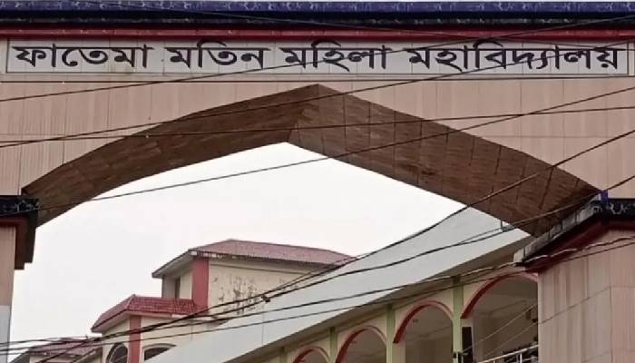 ভোলায় নকল করতে বাঁধা দেওয়ায় পরীক্ষার হল ভাঙচুর