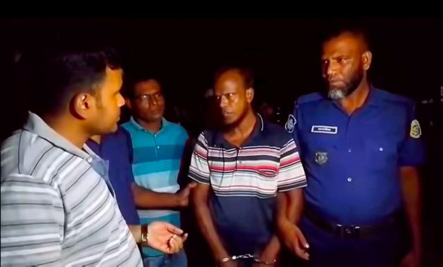 মঠবাড়িয়ায় ইয়াবাসহ স্কুলের দপ্তরী গ্রেপ্তার