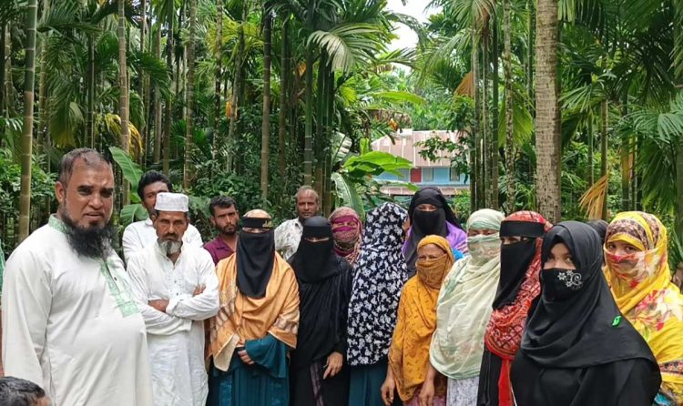 মঠবাড়িয়ায় মাদ্রাসা শিক্ষক পরিবারকে মিথ্যা মামলা দিয়ে হয়রানি অভিযোগ