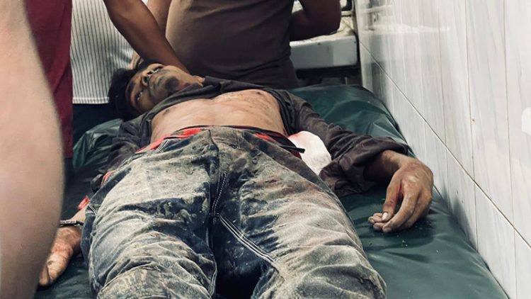 লালমোহনে কলেজ শিক্ষার্থীকে কুপিয়ে হত্যা! থানায় আত্মসমর্পণ করল খুনি