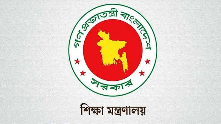 পটুয়াখালীর রাঙ্গাবালী উপজেলায় শিক্ষার্থীকে দিয়ে এইচএসসি পরীক্ষার খাতা মূল্যায়নের ঘটনায় অভিযুক্ত শিক্ষক মো. রিপন হোসেনকে সাময়িক বরখাস্ত করা হয়েছে। রিপন হোসেন উপজেলার ছোটবাইশদিয়া বিজনেস ম্যানেজমেন্ট ইনস্টিটিউটের বাংলা প্রভাষক। সোমবার ছোটবাইশদিয়া বিজনেস ম্যানেজমেন্ট ইনস্টিটিউটের ভারপ্রাপ্ত অধ্যক্ষ মো. শাহ মনজুর স্বাক্ষরিত এক অফিস আদেশে রিপন হোসেনকে বরখাস্তের বিষয়টি জানানো হয়। রিপন হোসেনকে বরখাস্তের বিষয়টি জানিয়ে শিক্ষা মন্ত্রণালয়ের জনসংযোগ দপ্তর থেকে পাঠানো এক সংবাদ বিজ্ঞপ্তিতে বলা হয়, ‘সম্প্রতি বিভিন্ন গণমাধ্যম ও সামাজিক যোগাযোগ মাধ্যমে পরীক্ষক নিজে উত্তরপত্র না দেখে তার ছাত্রকে দিয়ে মূল্যায়নের একটি ভিডিও ছড়িয়ে পড়ে। জানা যায়, পটুয়াখালীর রাঙ্গাবালী মো. রিপন হোসেন তার ছাত্রকে দিয়ে পরীক্ষার উত্তরপত্র মূল্যায়ন করিয়েছেন। বিষয়টি দৃষ্টিগোচর হওয়ামাত্র শিক্ষা এবং প্রাথমিক ও গণশিক্ষা মন্ত্রী ড. আ ন ম এহছানুল হক মিলন এ বিষয়ে যথাযথ ব্যবস্থা গ্রহণের জন্য সংশ্লিষ্টদের নির্দেশ দেন। নির্দেশনার পর, পরীক্ষার উত্তরপত্র মূল্যায়নে অবহেলার অভিযোগে গত ৩ আগস্ট তাকে সাময়িকভাবে বরখাস্ত করা হয়েছে।’