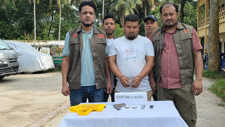 শীর্ষ সন্ত্রাসী অপু গ্রেফতার, বিদেশি পিস্তল-গুলি উদ্ধার