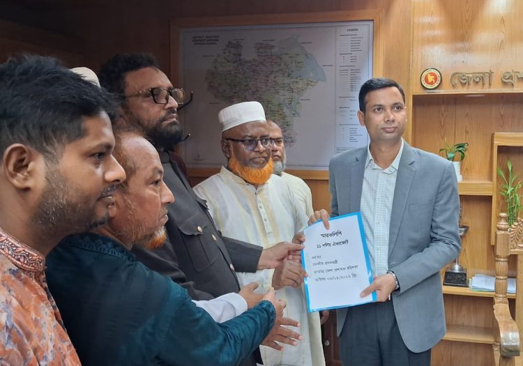 বরিশালে ১১ দলের অবস্থান, প্রধানমন্ত্রীর কাছে স্মারকলিপি