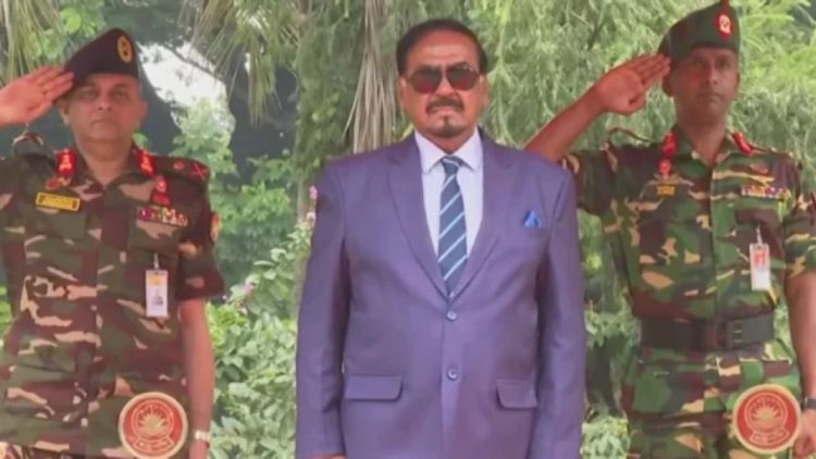 অস্থায়ী রাষ্ট্রপতির দায়িত্ব শেষে বঙ্গভবন ছাড়লেন স্পিকার