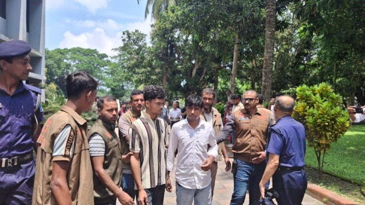 গোপালগঞ্জে অর্ধ লক্ষ ইয়াবাসহ ২ মাদক কারবারি গ্রেফতার