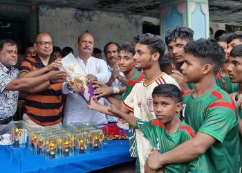 গৌরনদীতে মাসব্যাপী আন্তঃশ্রেণি ফুটবল টুনামেন্টের ফাইনাল খেলা অনুষ্ঠিত