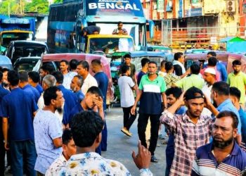চট্টগ্রামে গ্যাস সংকটে সড়ক অবরোধ, যান চলাচলে বাঁধা
