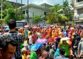 চট্টগ্রামে বকেয়া বেতনের দাবিতে শ্রমিকদের সড়ক অবরোধ