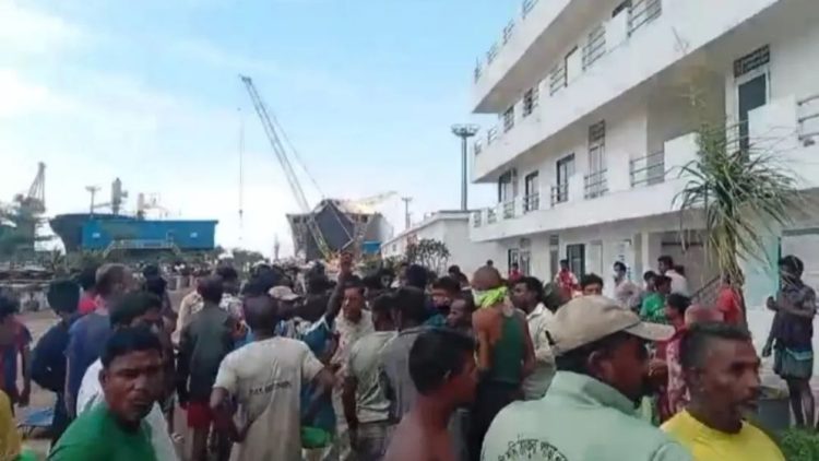 চট্টগ্রামে শিপইয়ার্ডে বিষাক্ত গ্যাস লিকেজ, নিহত বেড়ে ৫