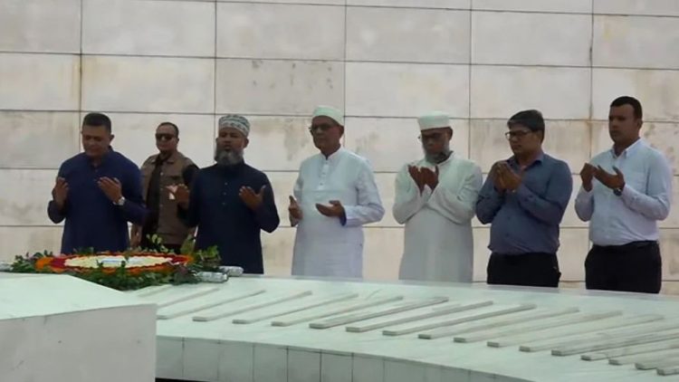 জিয়াউর রহমান ও খালেদা জিয়ার সমাধিতে শ্রদ্ধা জানালেন নতুন রাষ্ট্রপতি
