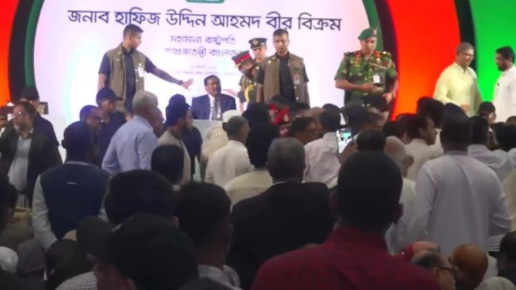 জুলাই গণঅভ্যুত্থান দিবসের অনুষ্ঠানে রাষ্ট্রপতির সামনেই হট্টগোল