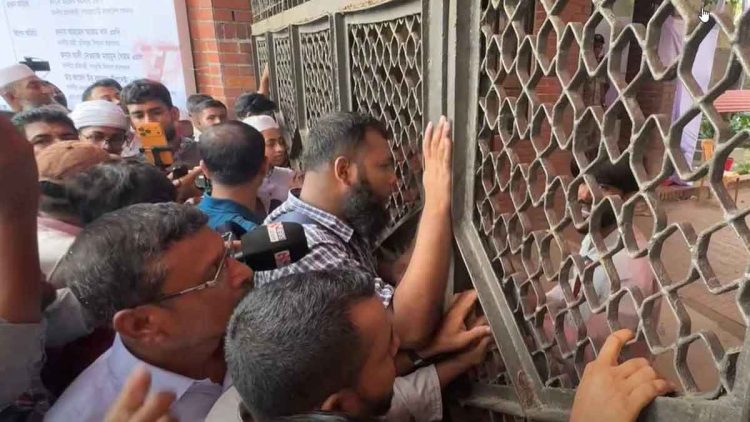 জুলাই জাদুঘরে প্রবেশে বাধা, ক্ষুব্ধ দর্শনার্থীরা