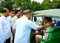 জুলাই যোদ্ধাদের অটোরিকশা-রিকশা উপহার দিলেন প্রধানমন্ত্রী