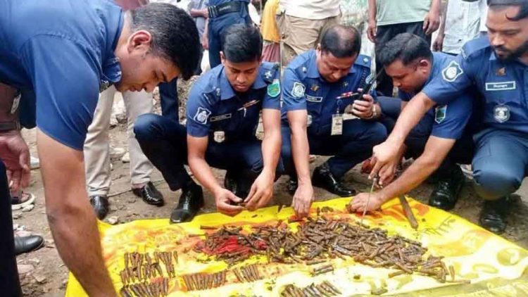 ড্রেন খননের সময় ৩৩৪ রাউন্ড গুলি উদ্ধার