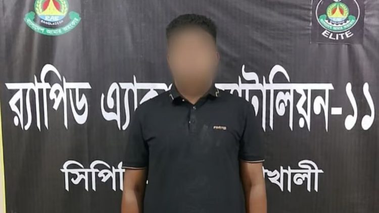 থানা থেকে লুট হওয়া পিস্তল কোমরে নিয়ে ঘুরছিলেন ‘সন্ত্রাসী’