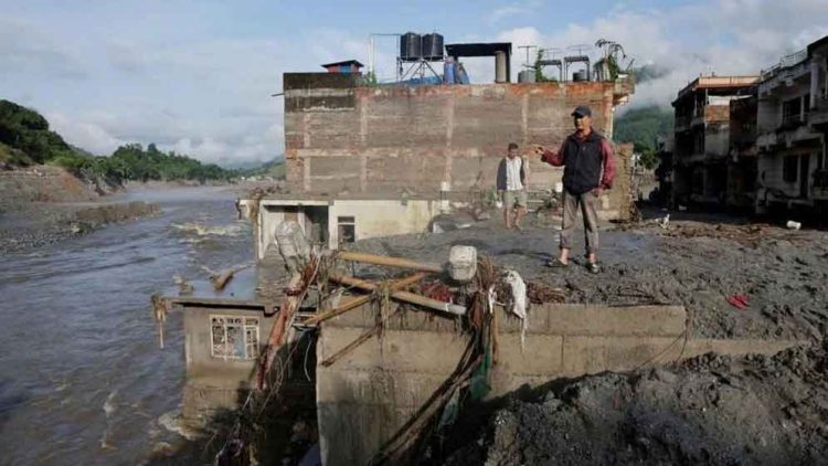 নতুন বন্যার আশঙ্কায় উদ্ধার অভিযান স্থগিত করল চীন