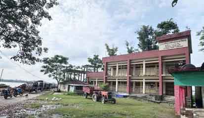 নদীর কিনারায় তিন স্কুল, আতঙ্কে শত শত শিক্ষার্থী