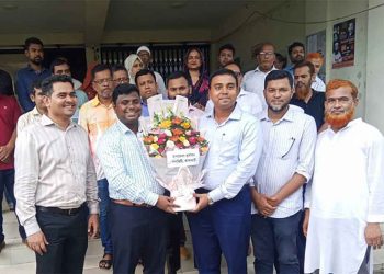 নলছিটির নতুন ইউএনও প্রতীক কুমার কুন্ডুকে ফুলের শুভেচ্ছা