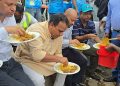 পটুয়াখালীতে জেলেদের সঙ্গে দুপুরের খাবার খেলেন নৌপরিবহন প্রতিমন্ত্রী