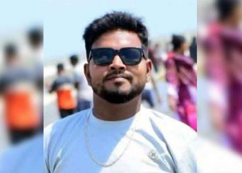 পাসপোর্ট অফিসের সামনে প্রকাশ্যে যুবককে কুপিয়ে হত্যা