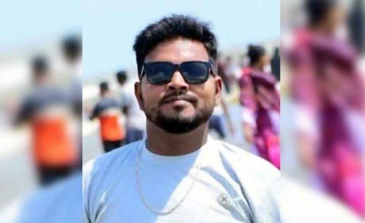 পাসপোর্ট অফিসের সামনে প্রকাশ্যে যুবককে কুপিয়ে হত্যা