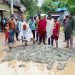 পিরোজপুরে নিজেই রাস্তা সংস্কার করলেন বিএনপি নেতা