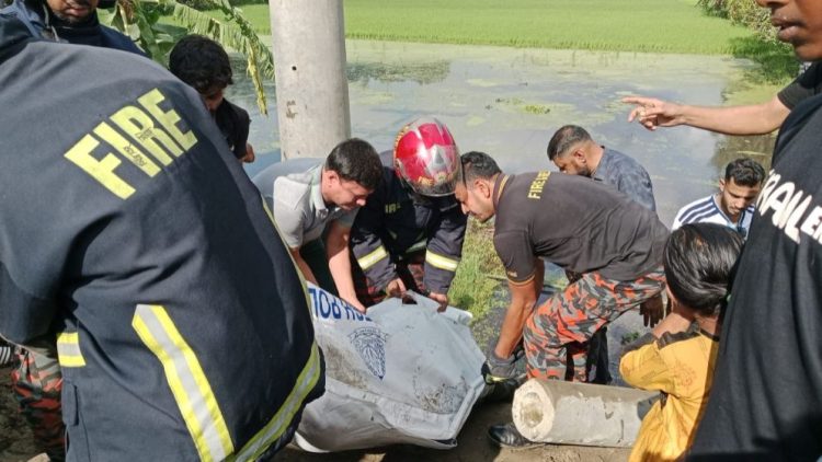 ফরিদপুরে বাসের নিচে চাপা পড়া শিক্ষার্থীর লাশ ৩ দিন পর উদ্ধার