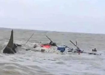 বঙ্গোপসাগরে ট্রলারডুবিতে নিখোঁজ ৫ জেলের লাশ উদ্ধার