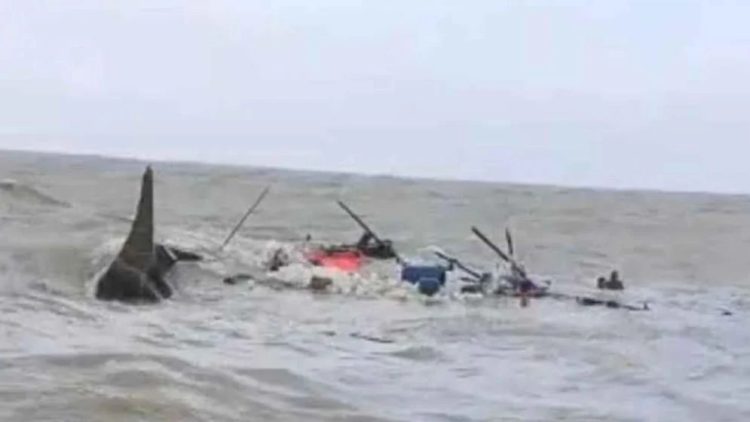 বঙ্গোপসাগরে ট্রলারডুবিতে নিখোঁজ ৫ জেলের লাশ উদ্ধার