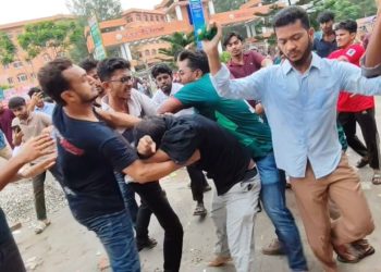 বরিশাল বিশ্ববিদ্যালয়ে ছাত্রদল ও শিবির সংঘর্ষ, আহত ১০