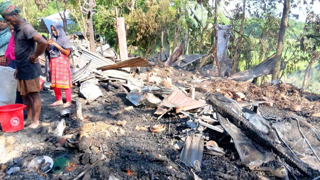বরিশালে অগ্নিকাণ্ডে ২ ভাইয়ের বসতঘর পুড়ে ছাই