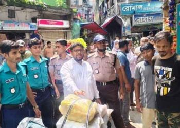 বরিশালে অস্বাস্থ্যকর পরিবেশে রেস্তোরাঁ! ৩ প্রতিষ্ঠানকে জরিমানা