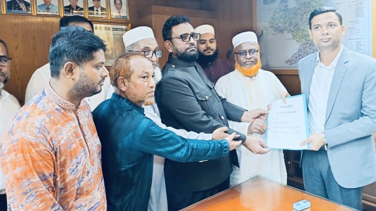 বরিশালে ১১ দলের মিছিল স্মারকলিপি