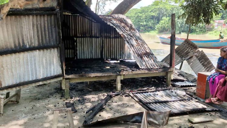 বরিশালের বেঁদে পল্লীতে দুইগ্রুপের হামলা-পাল্টা হামলা