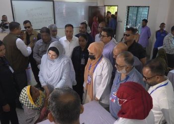 বস্তির সুবিধাবঞ্চিতরা পেলেন বিনামূল্যে চক্ষু চিকিৎসা