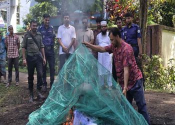 বাউফলে অবৈধ মাছ ধরার জাল ও নিষিদ্ধ পলিথিনের বিরুদ্ধে মোবাইল কোর্ট