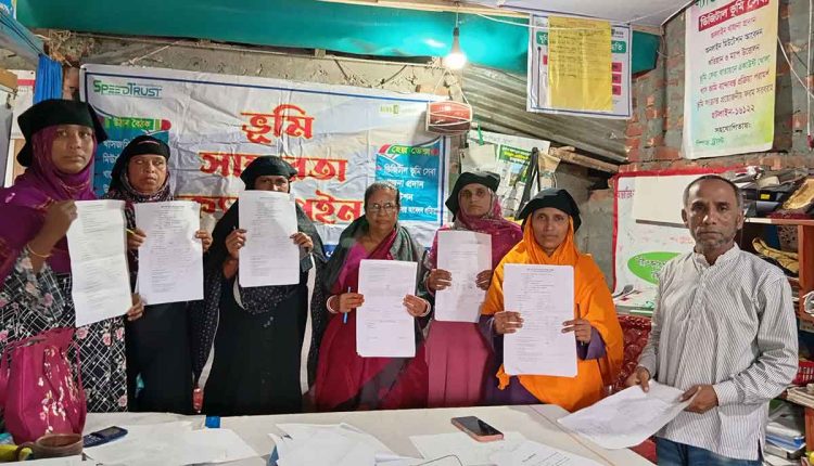 বাউফলে খাসজমি বন্দোবস্তের আবেদন দাখিল প্রক্রিয়ায় ভূমি সাক্ষরতা ক্যাম্পেইন