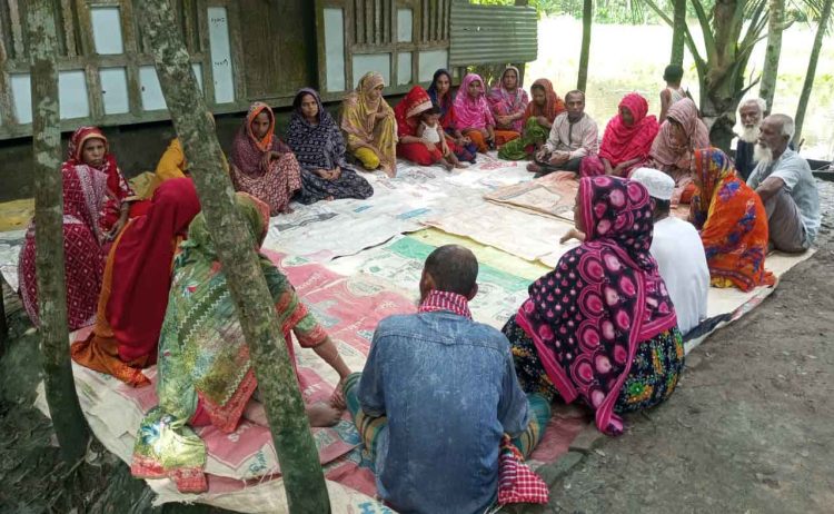বাউফলে জলবায়ু পরিবর্তনের ঝুঁকি মোকাবেলায় উঠান বৈঠক