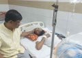 বাজাররোড মাদ্রাসার মুহাদ্দিস নেছার উদ্দিনের শয্যাপাশে রহমাতুল্লাহ