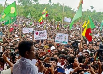 বিশ্বের কাছে ১০ মিনিট সময় চায় লাখো রোহিঙ্গা