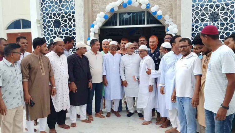 বীরগঞ্জে মডেল মসজিদ ও ইসলামী সাংস্কৃতিক কেন্দ্রের উদ্বোধন