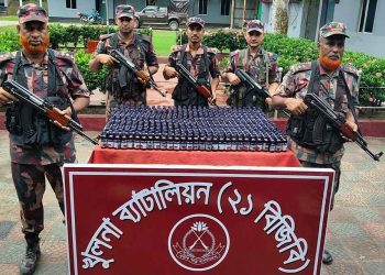 বেনাপোলে ৬১৭ বোতল ভারতীয় নেশাজাতীয় সিরাপ উদ্ধার