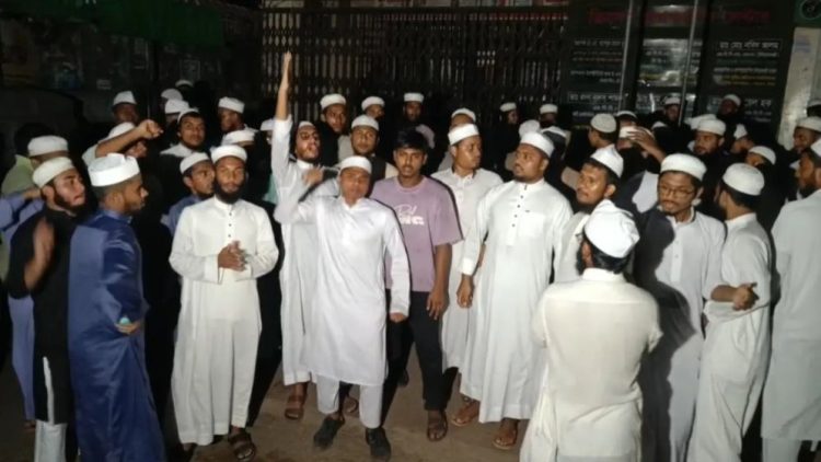 ব্রাহ্মণবাড়িয়ায় মাদ্রাসাছাত্রের সঙ্গে সংঘর্ষ, ৩ পুলিশ সদস্য প্রত্যাহার