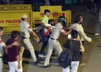 ভারতে কোটাবিরোধী আন্দোলনে বিক্ষোভকারীরা রাতের আঁধারে আটক