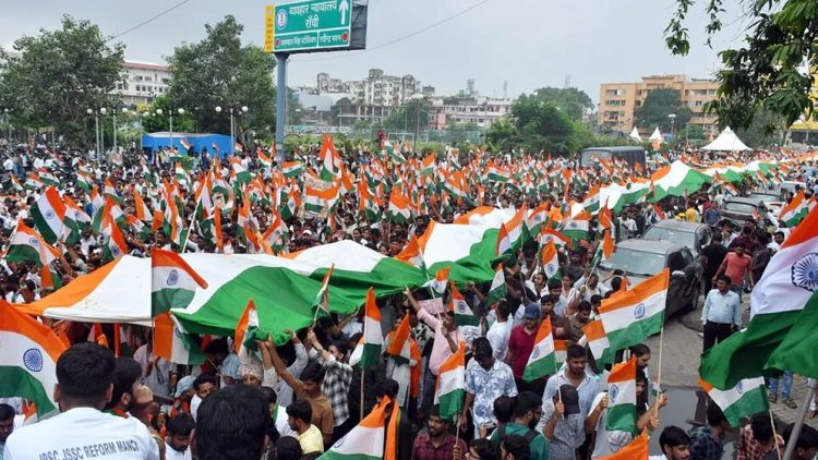ভারতে মুখ্যমন্ত্রীর বাড়ি ঘেরাও, রাহুলকে সমর্থন প্রত্যাহারের হুঁশিয়ারি