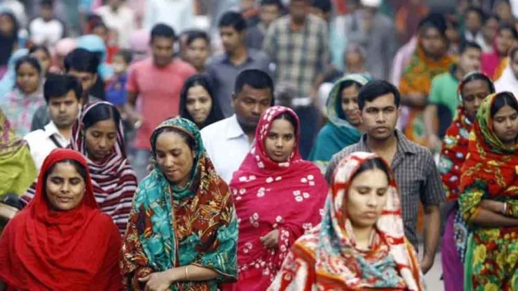 মধ্যপ্রাচ্যের যুদ্ধের আঁচ বাংলাদেশে, চাপে পড়বেন নিম্ন আয়ের মানুষ