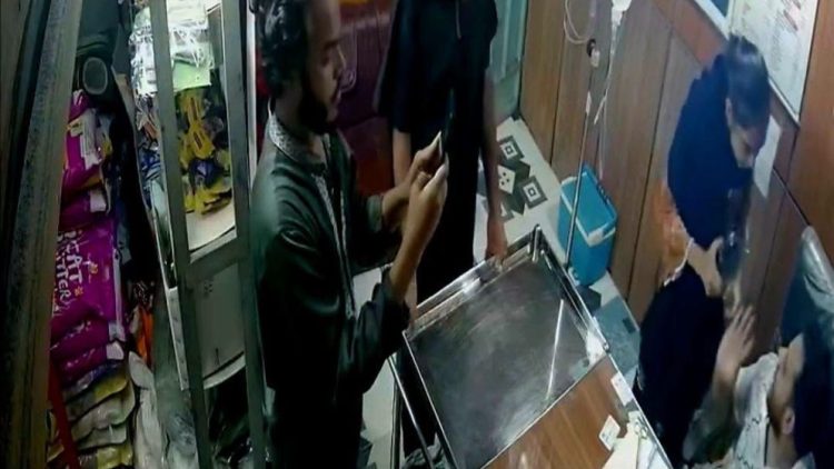 ময়মনসিংহে পোষা বিড়ালের মৃত্যুকে কেন্দ্র করে চিকিৎসককে মারধর, গ্রেফতার ১