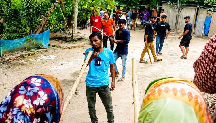 মান্দায় জমি দখলের অভিযোগে প্রাণনাশের হুমকি