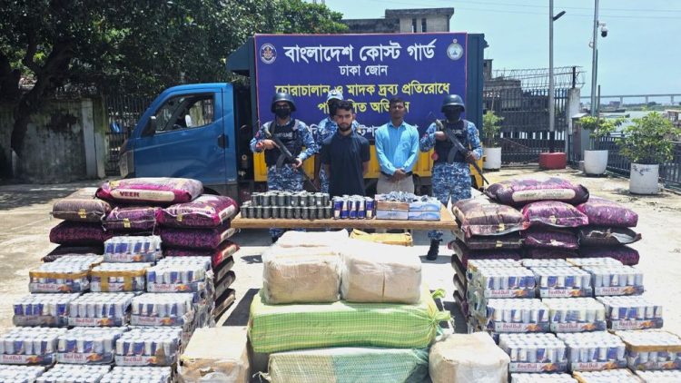 রাজধানীতে অবৈধ ভারতীয় পণ্য জব্দ