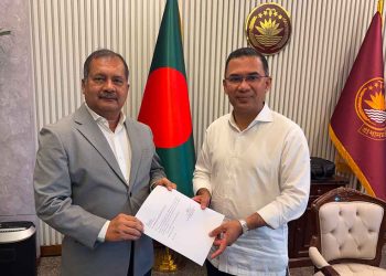 রাজনৈতিক উপদেষ্টা হিসেবে প্রধানমন্ত্রীর হাতে যোগদানপত্র দাখিল